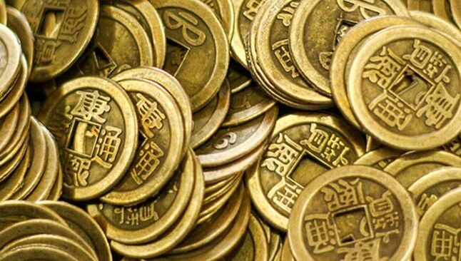 Amuleti di monete cinesi per buona fortuna
